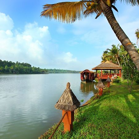 Fragrant Nature Backwater Resort & Ayurveda Spa Kollam Einrichtungen foto