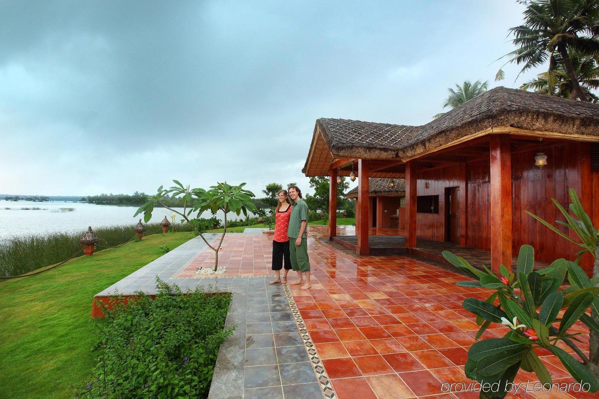 Fragrant Nature Backwater Resort & Ayurveda Spa Kollam Exterior foto
