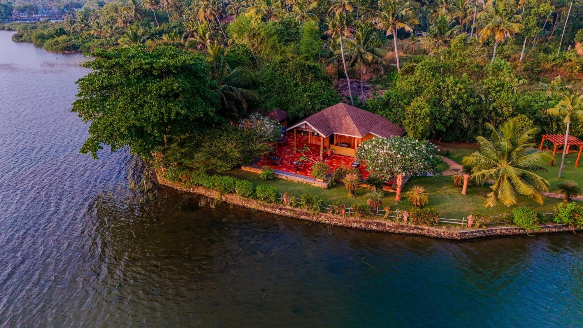 Fragrant Nature Backwater Resort & Ayurveda Spa Kollam Exterior foto